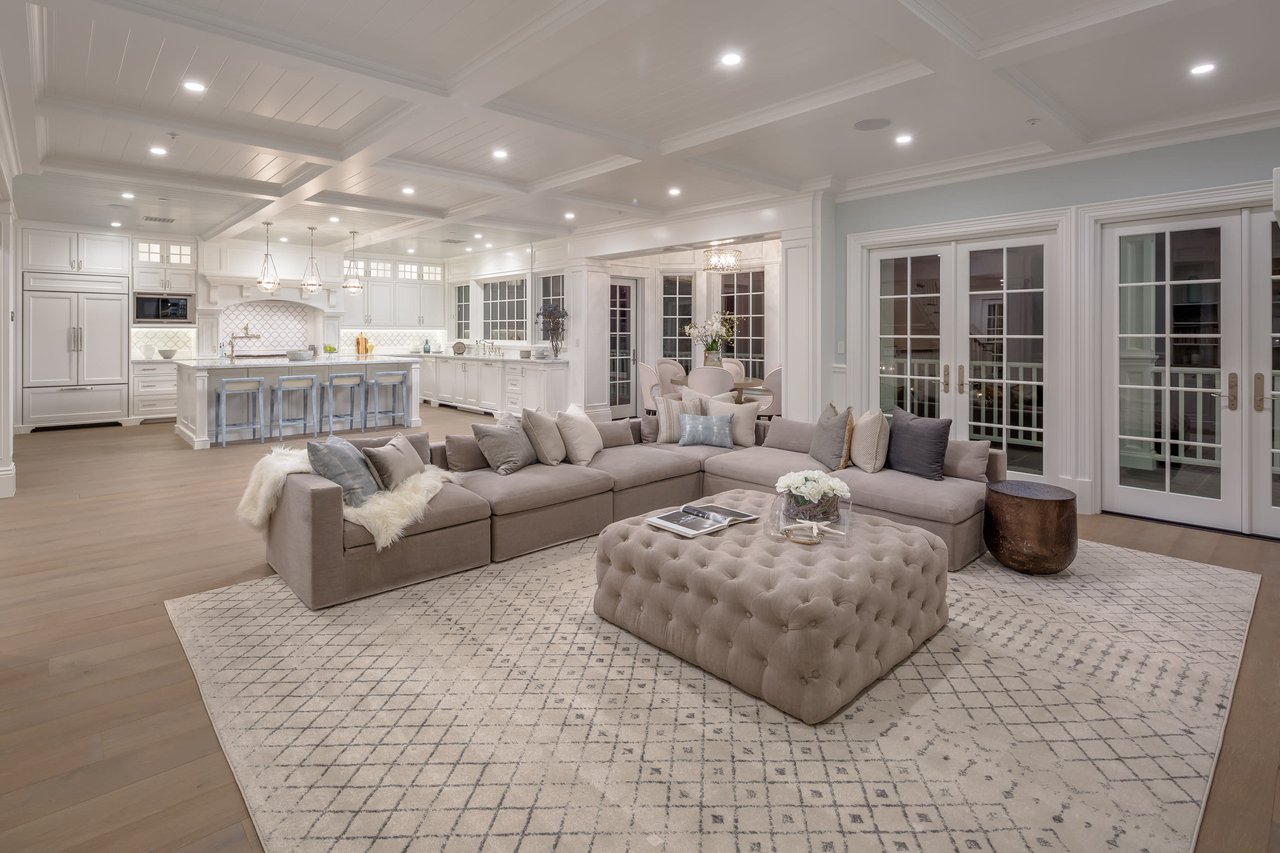 Exquisite Estate in Prime Riviera