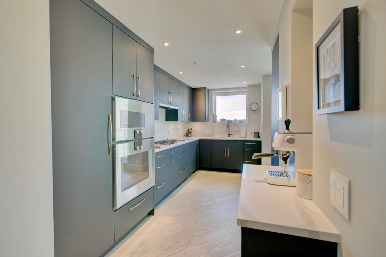 1402-1888 Alberni St