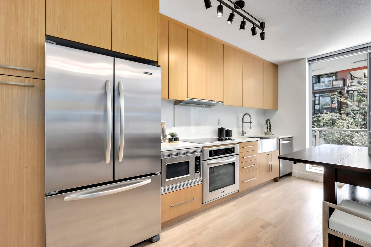 404-251 E 7th Ave