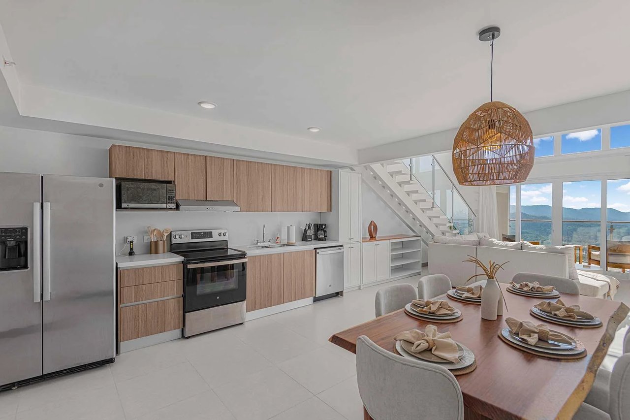 Luxury Oceanview Corner Penthouse, Jaco, Puntarenas