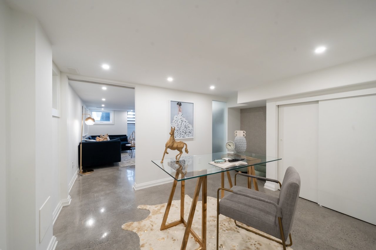 38 Richard Ave 
