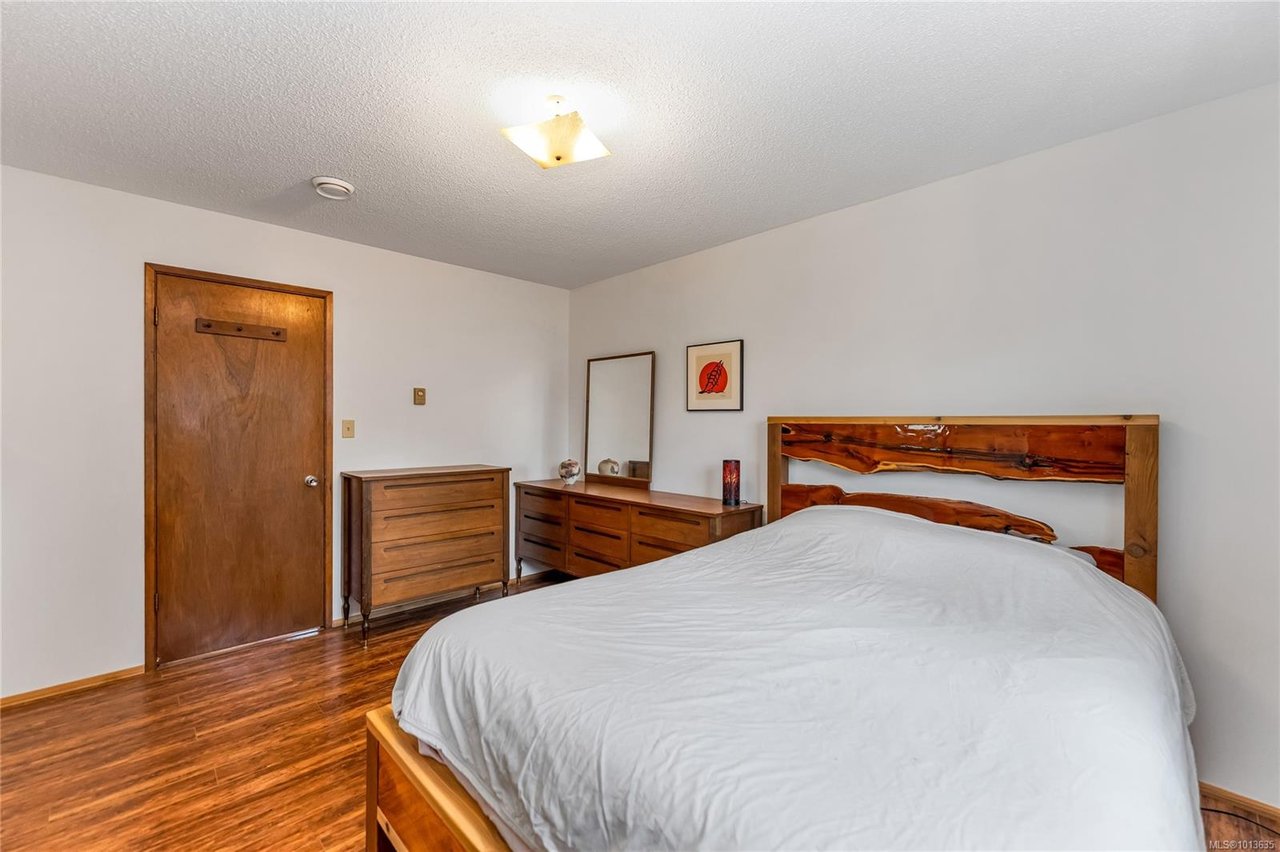 7678 Grieve Cres