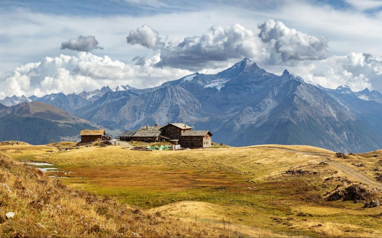 Privacy and Security Features in Aspen's High-End Real Estate Market