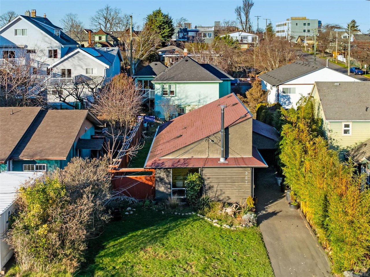 307 Henry St