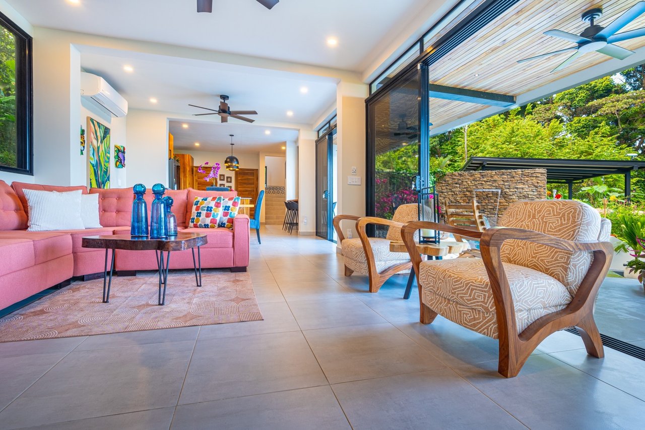Modern Tropical Infinity Pool Home, Dominical, Puntarenas