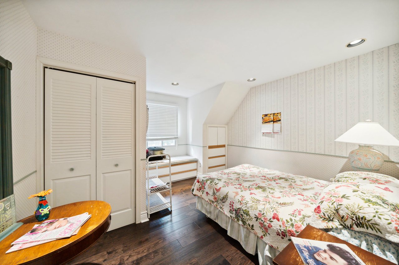 50 Harborn Rd