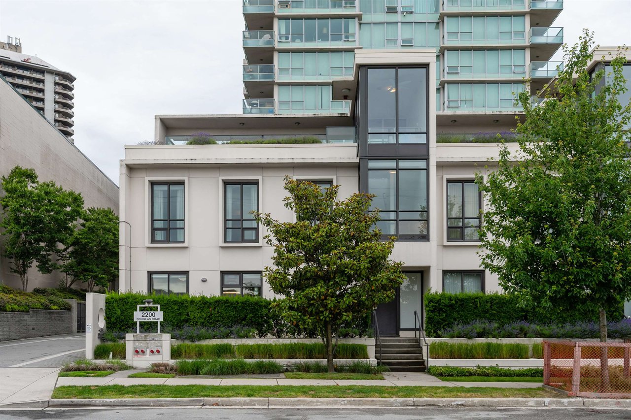 2222 Douglas Rd