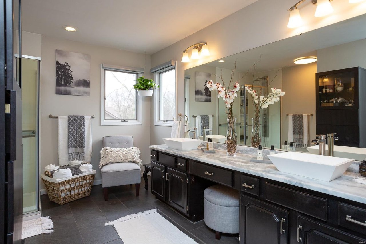 17115 Surrey View Dr