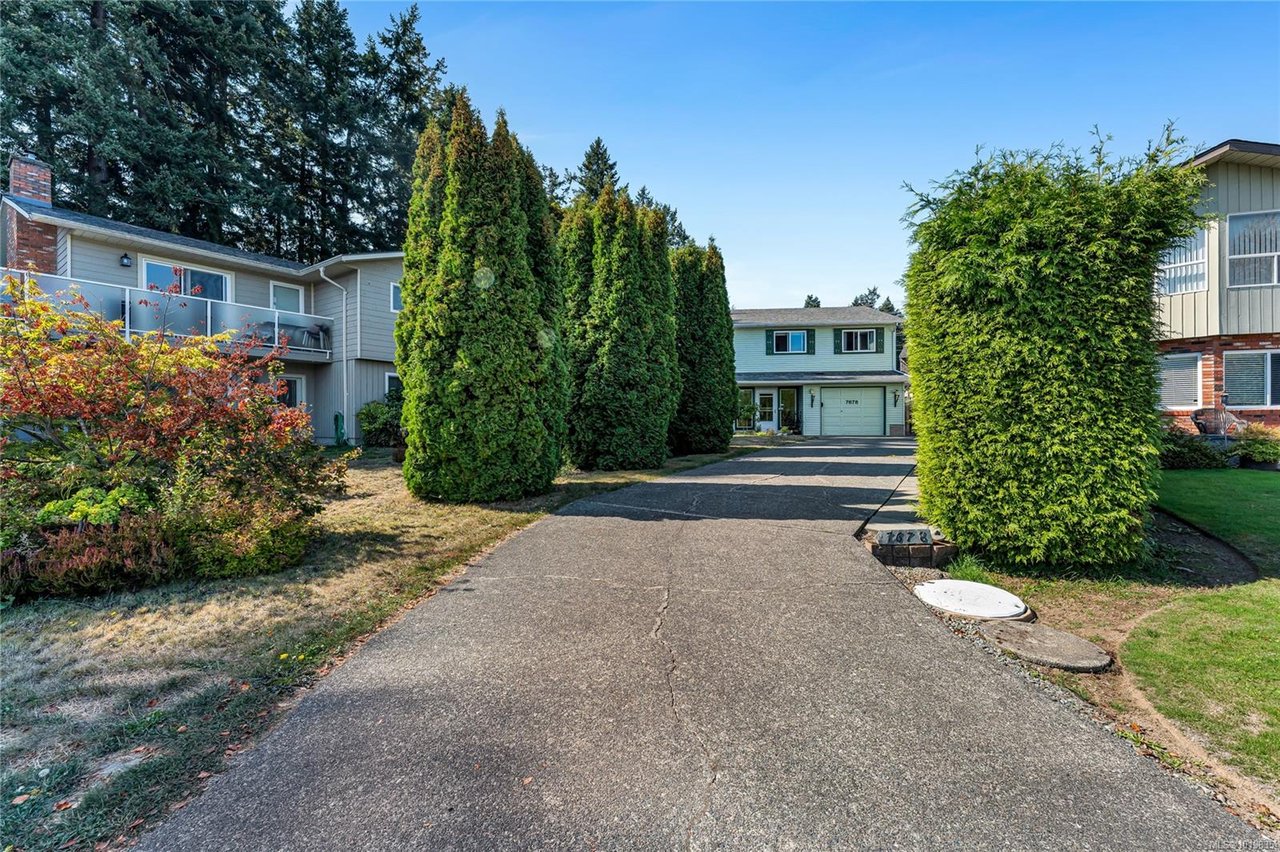 7678 Grieve Cres