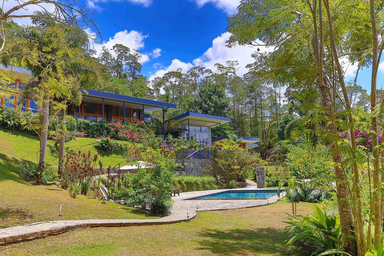 Luxurious Mountain Villa Retreat, Perez Zeledon, San Jose