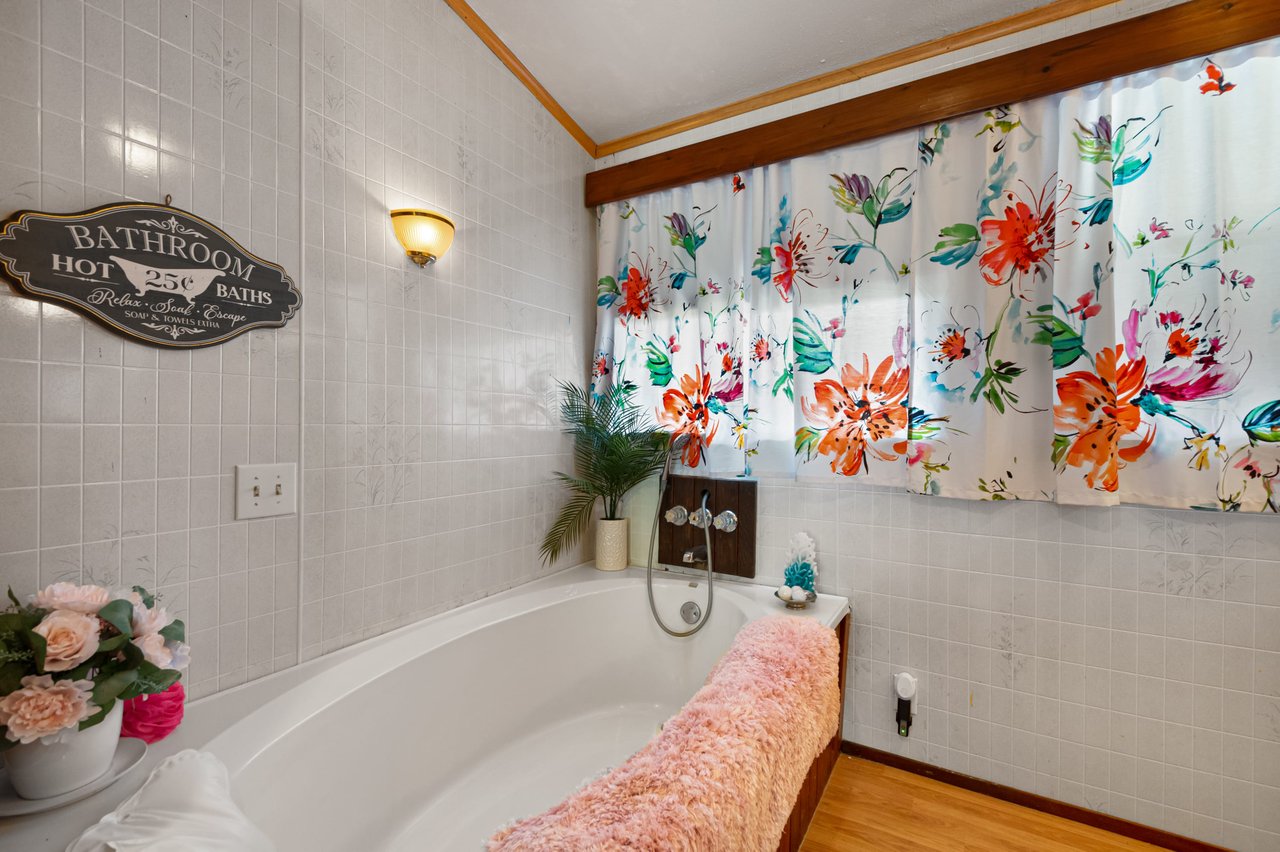2536 MARTHA  LANE