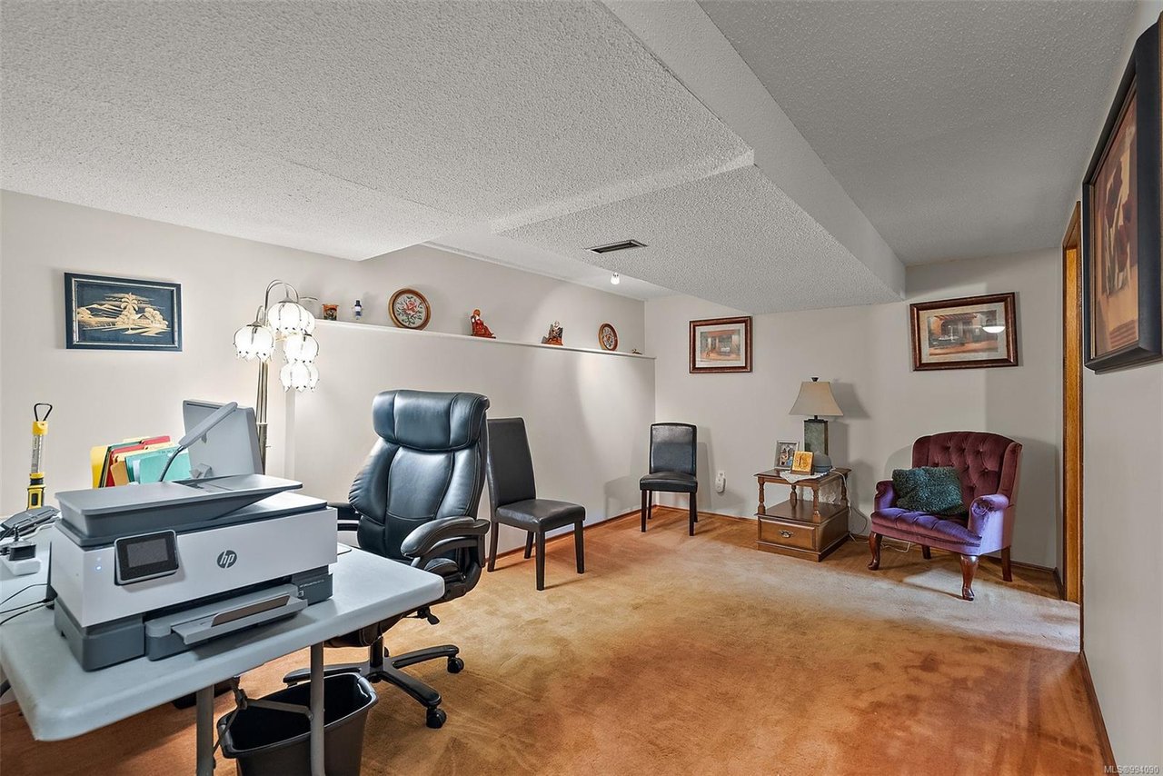 728 Porter Rd, Esquimalt