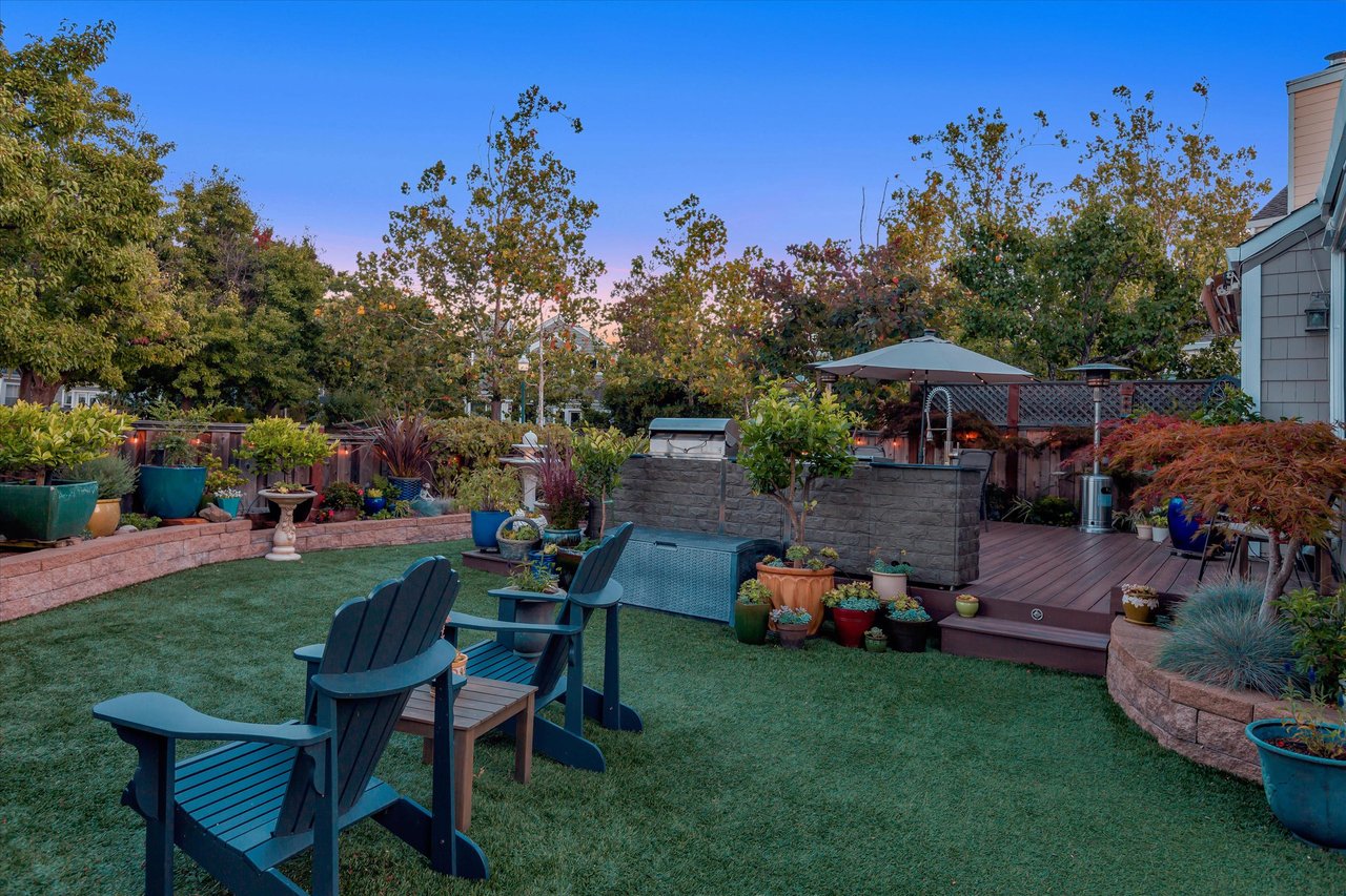 17 Crystal Creek Ct