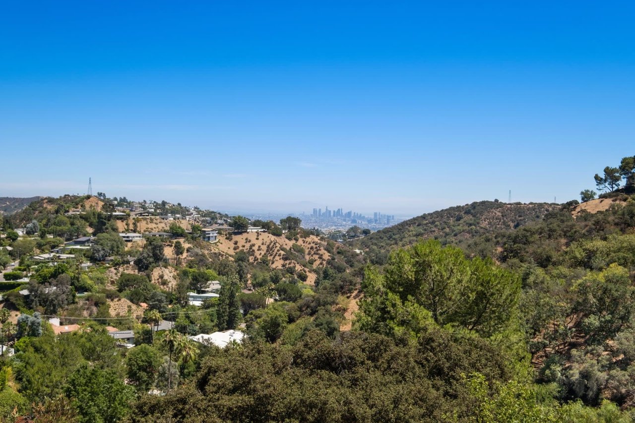 Celebrity Homes in Beachwood Canyon