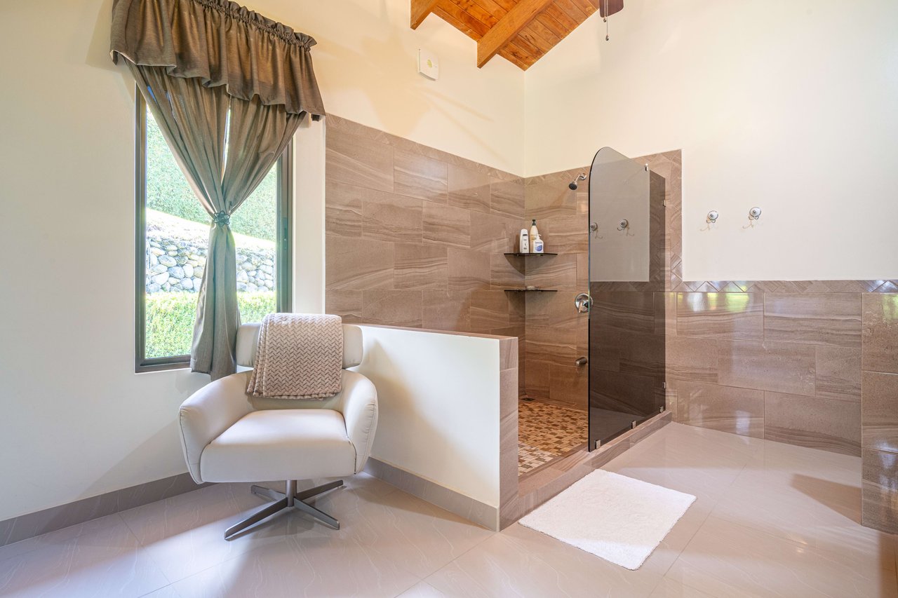 La Palma Custom Build 3 bedroom 2 bath - Prestine Condition