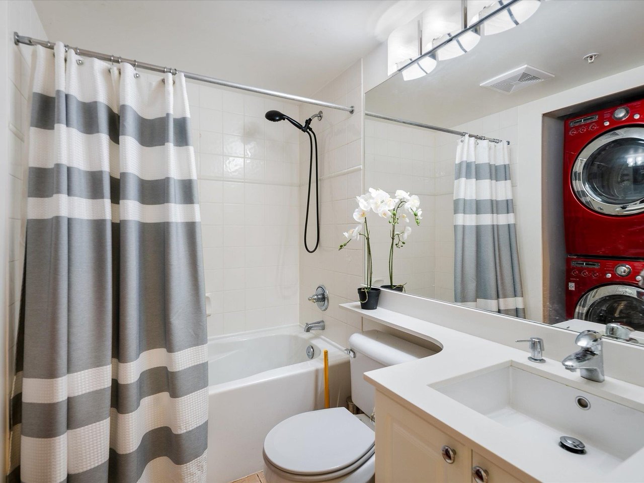 102-1460 Pemberton Ave