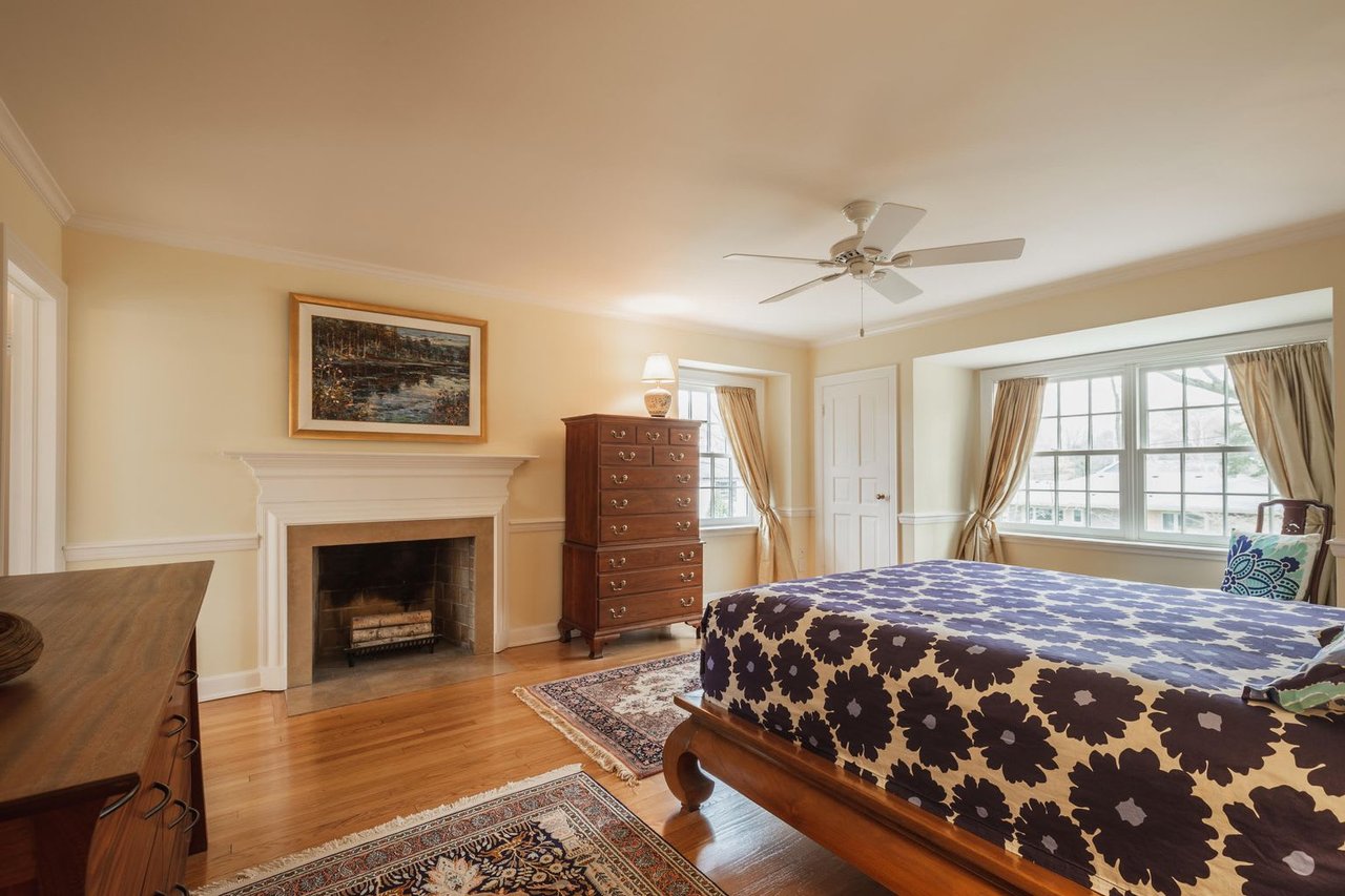 411 Daphne Rd, Fox Point