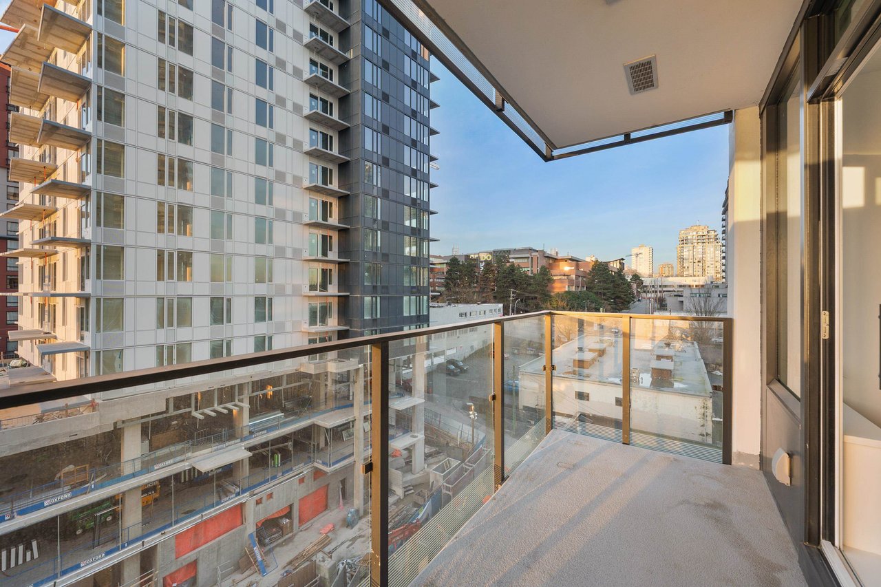 1005-823 Carnarvon St