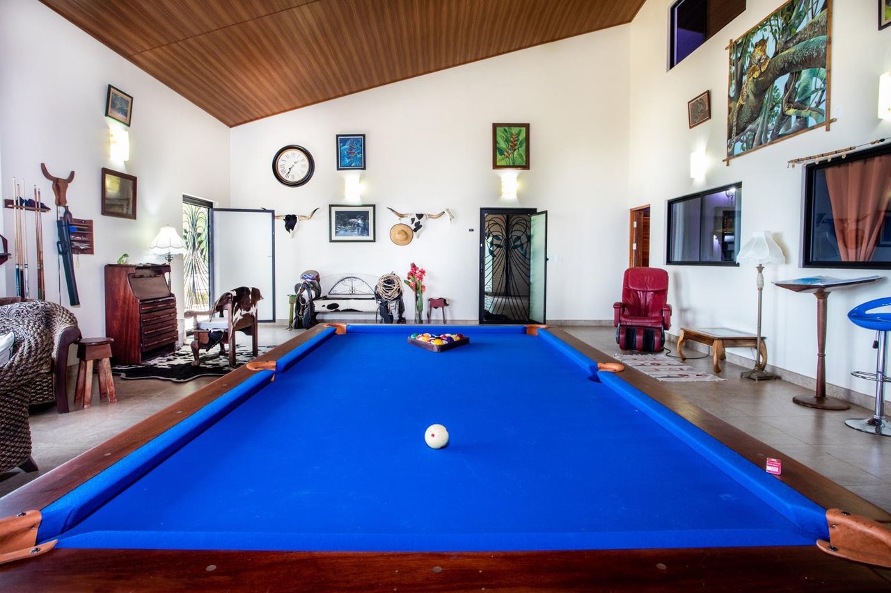 Incredible 7,000 Ft2 Ocean View Home With 200 Acre Reserve!