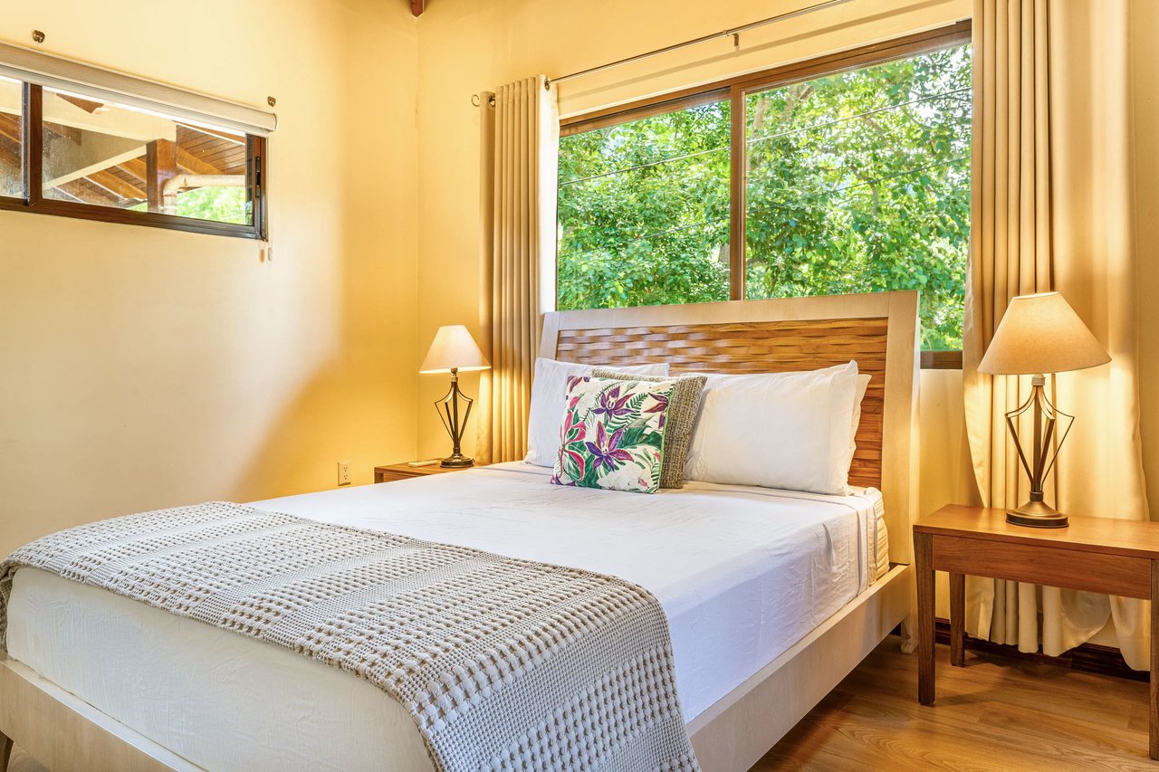 Villa del Sol: Steps To The Beach With A Private Pool