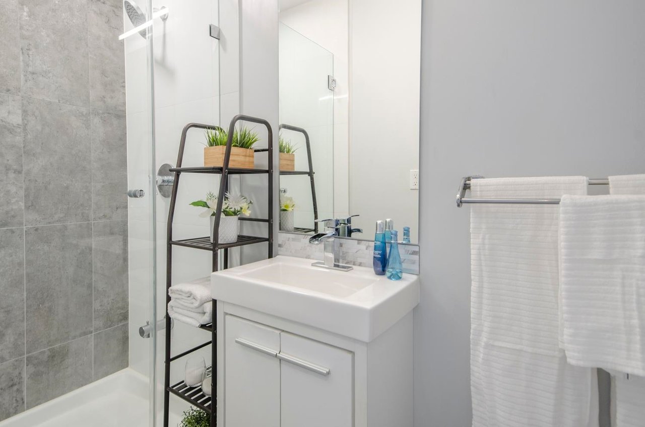 402-3308 Vanness Ave