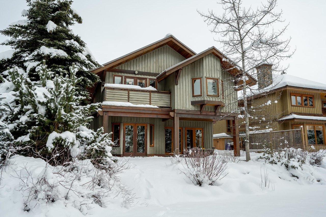 8107 Muirfield Cres
