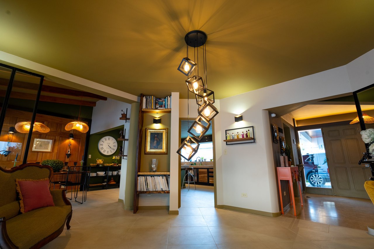 Designer Estate With Sauna, Escazu, San Jose