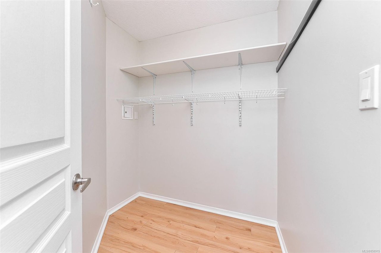 112-898 Vernon Ave, Saanich