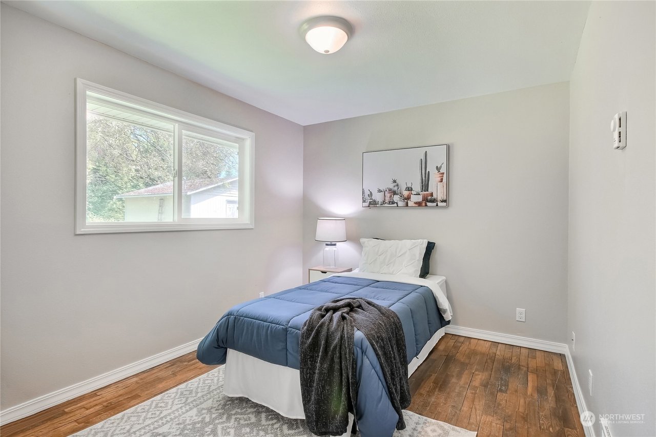 29 W Intercity Ave
