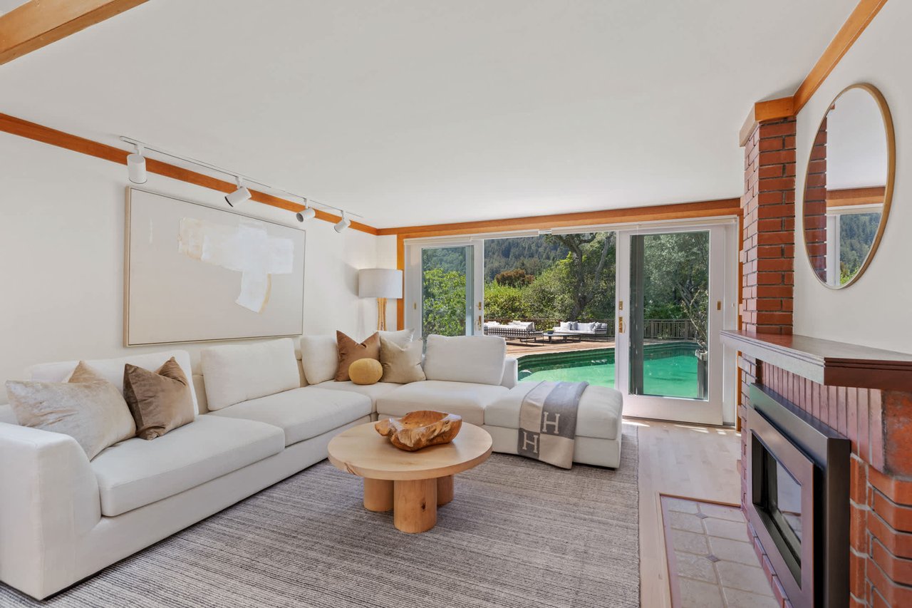 Kent Woodlands Mid Century Retreat