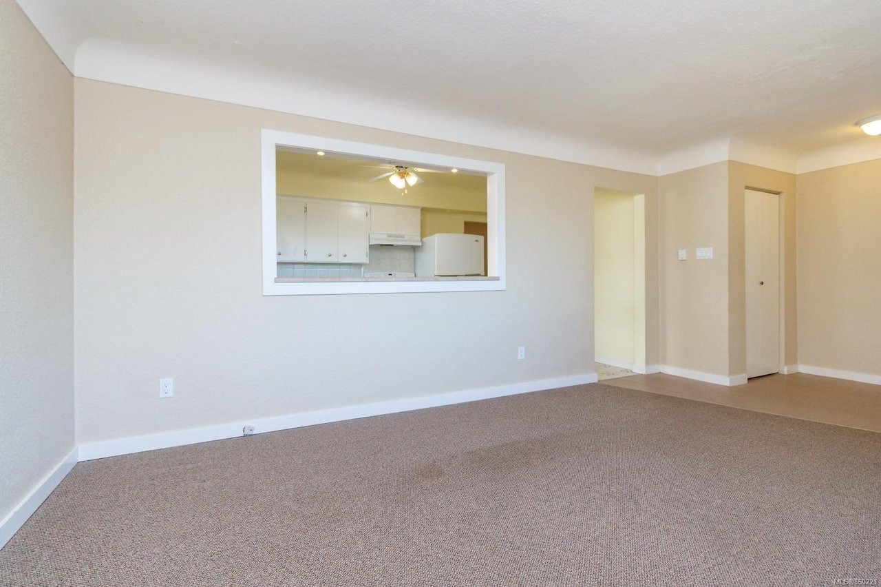 872 Old Esquimalt Rd