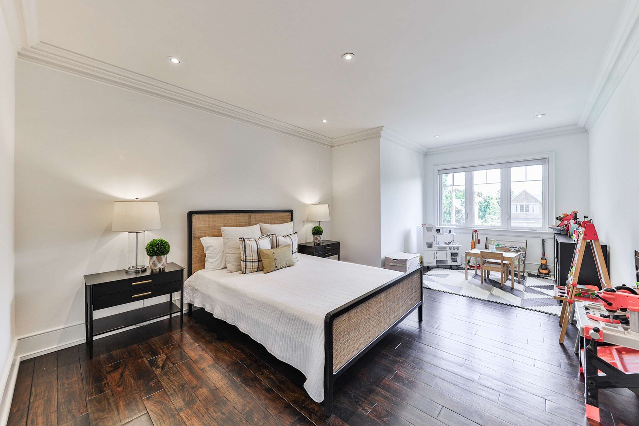 3293 Lakeshore Road, Burlington