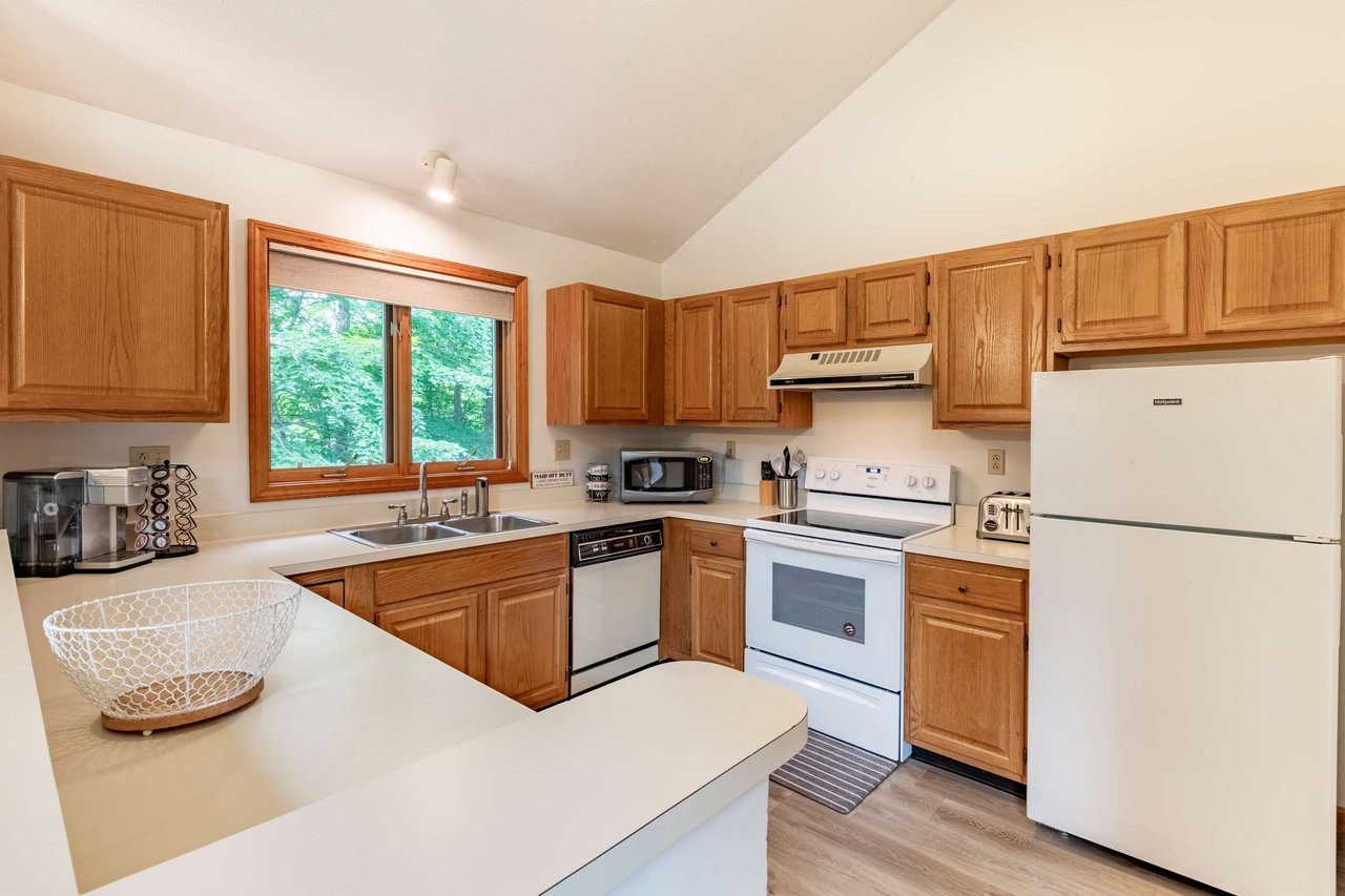 4 bedroom + Loft Forest Ridge Town Home for Ski Season