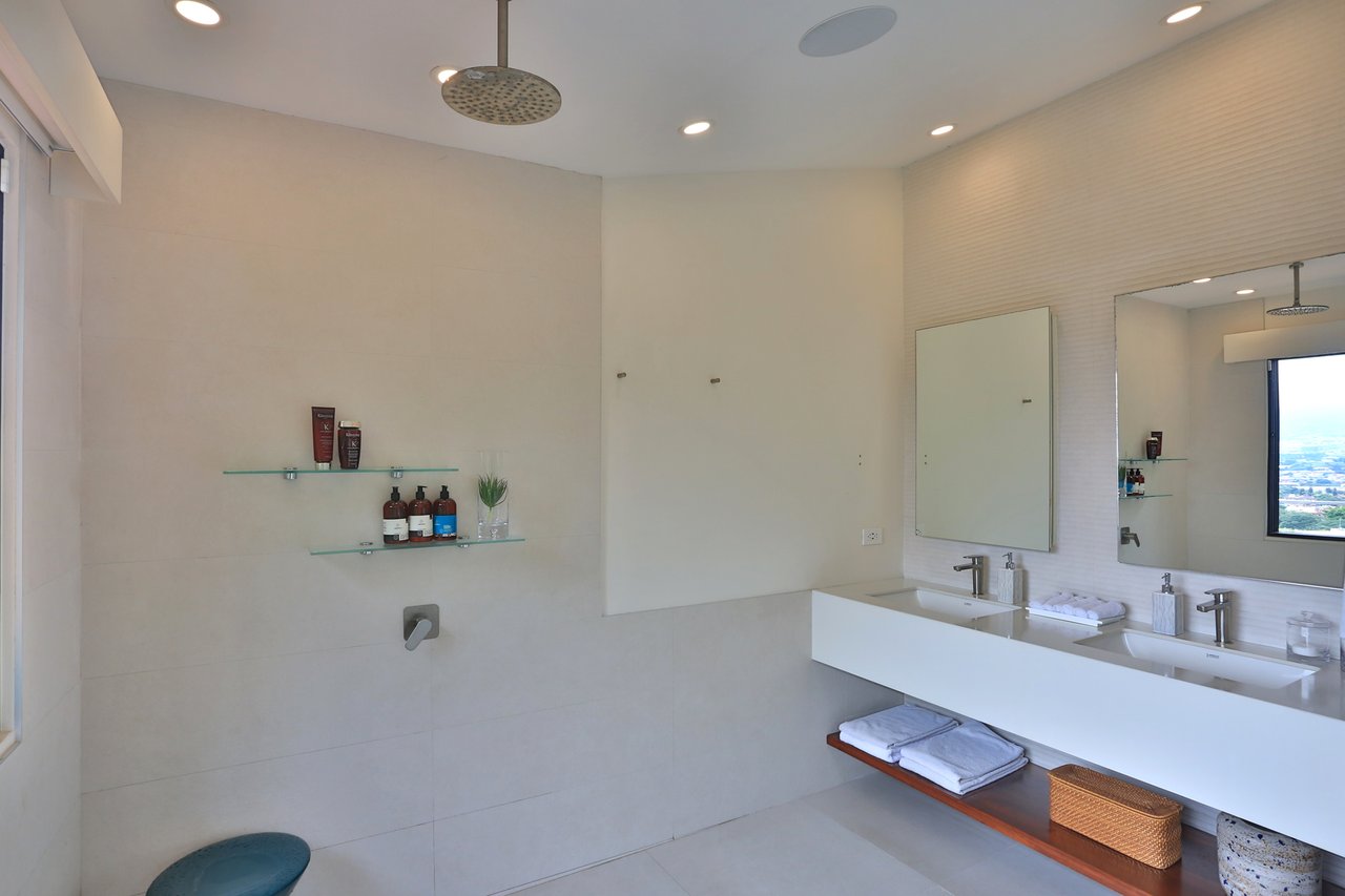 Remodeled Contemporary View Home, Escazu, San Jose
