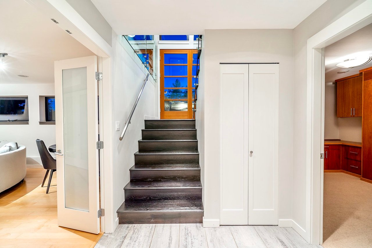 3925 Viewridge Pl