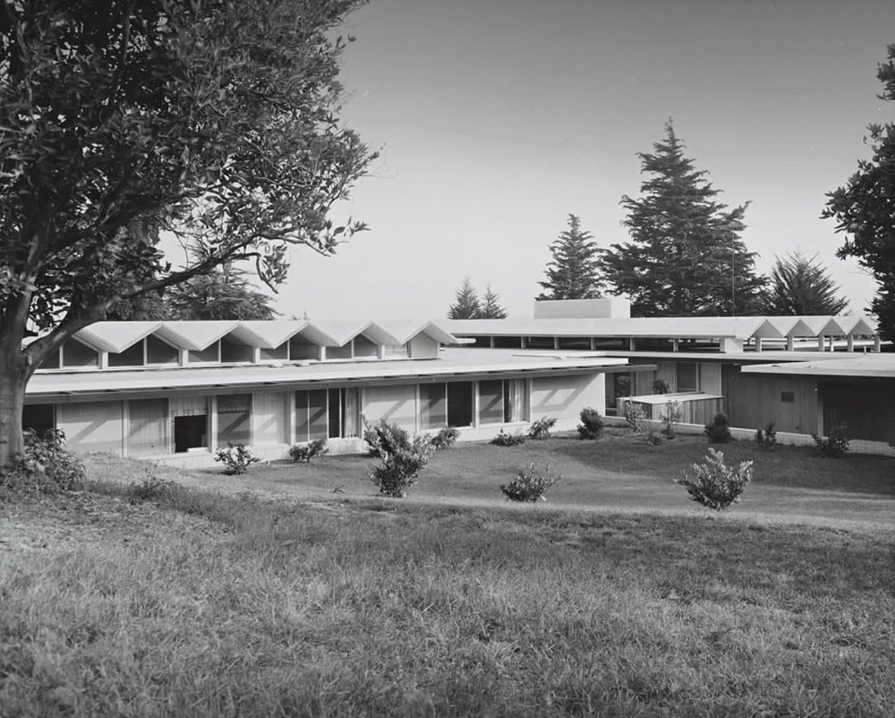 Mid-Century Modern by Frank Lloyd Wright Apprentice! The Dupont Residence: 4545 North Lane