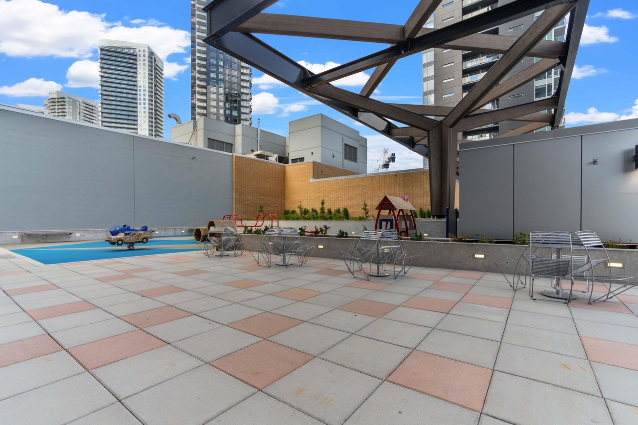 1701-13615 Fraser Hwy