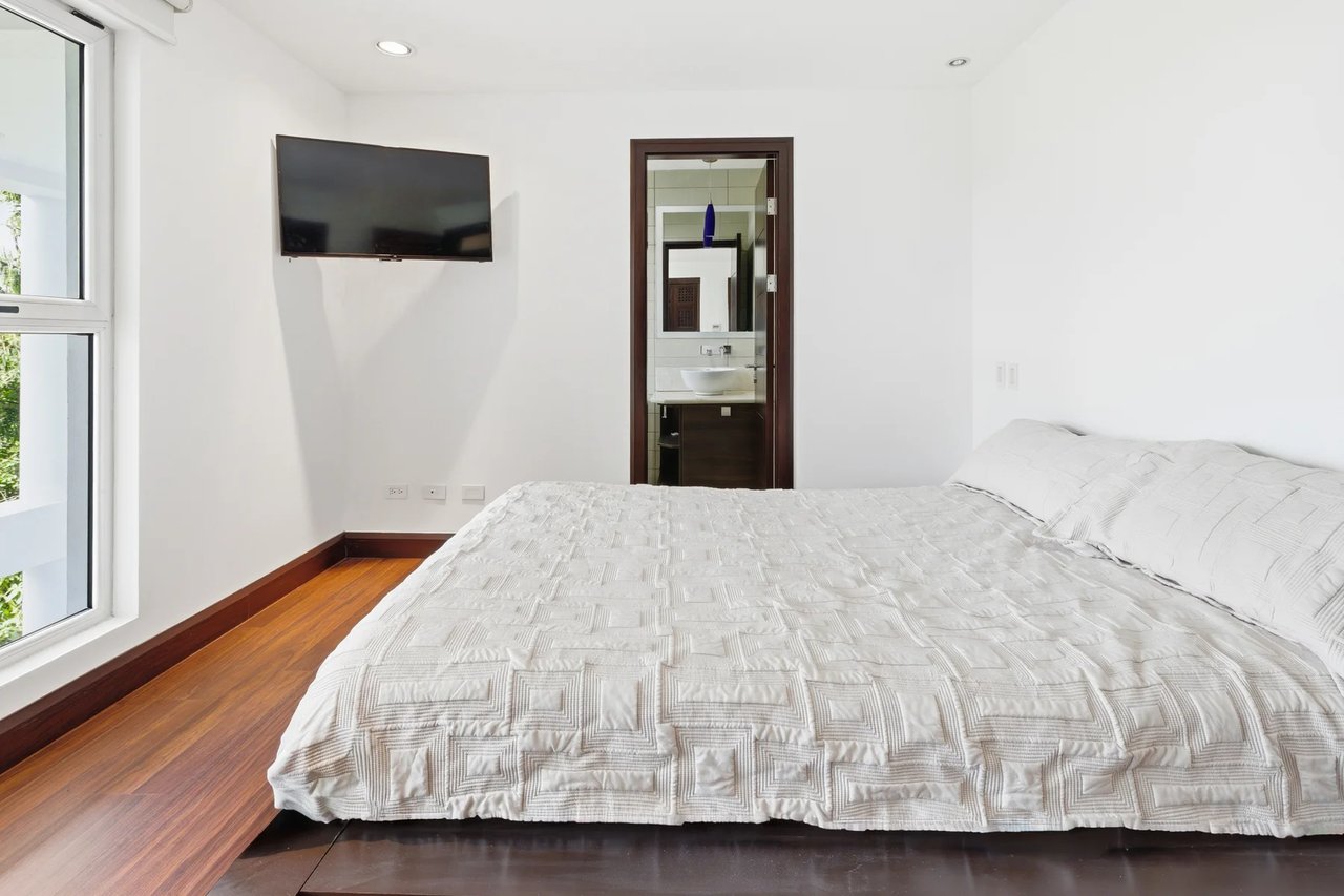 Panoramic Valley Views Retreat, Santa Ana, San Jose