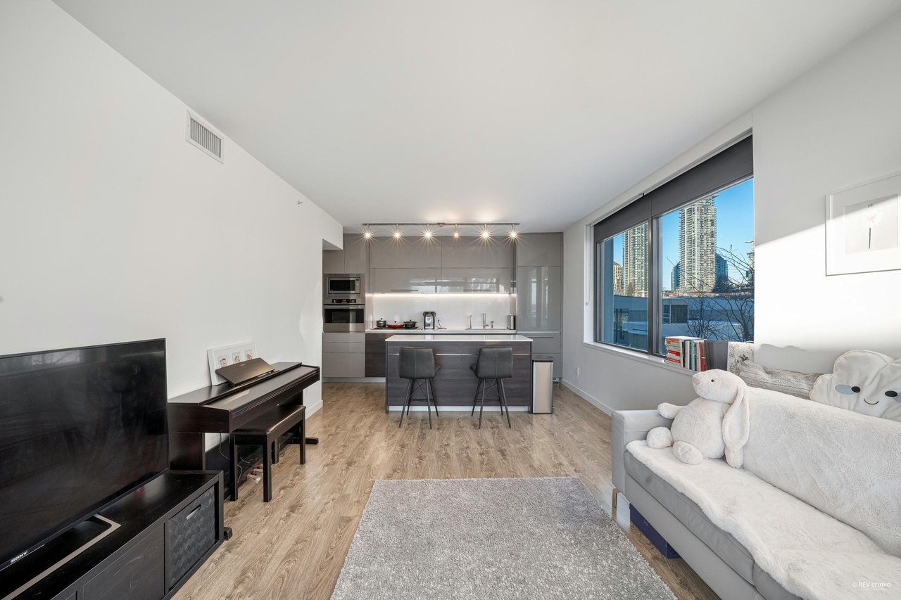 501-2378 Alpha Ave
