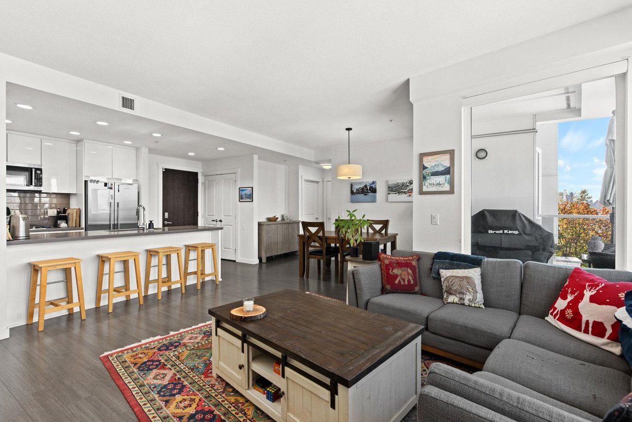 208-277 W 1st St