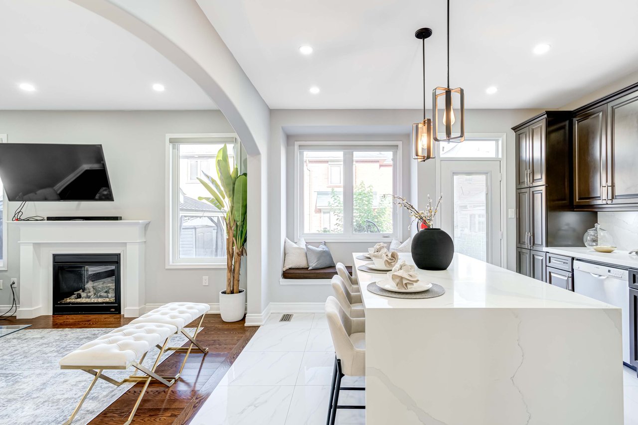 101 Fernglen Crescent