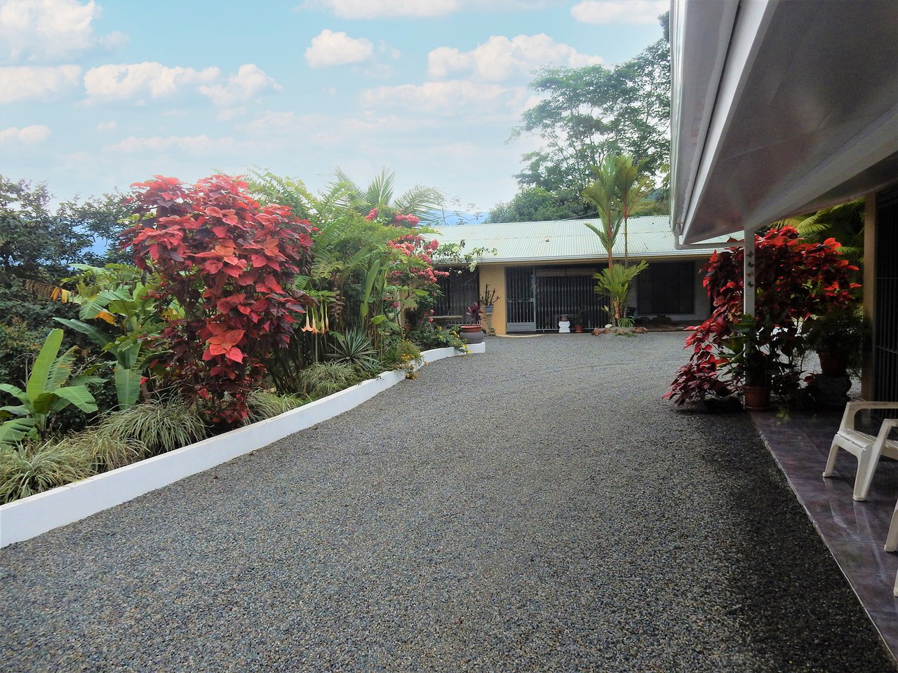 Mountain Home with Guest Cabin, Dominical, Puntarenas