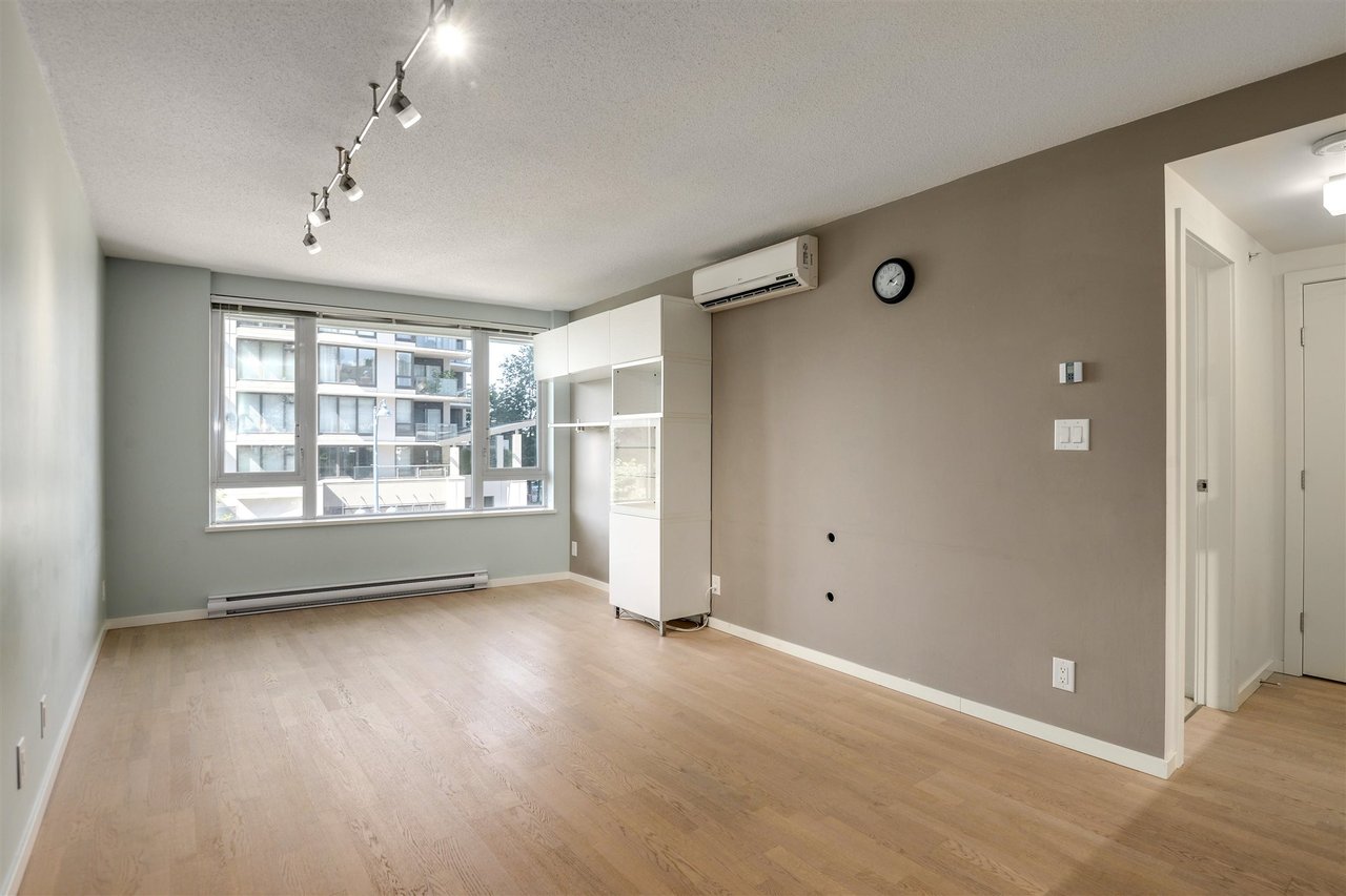 302-7988 Ackroyd Rd