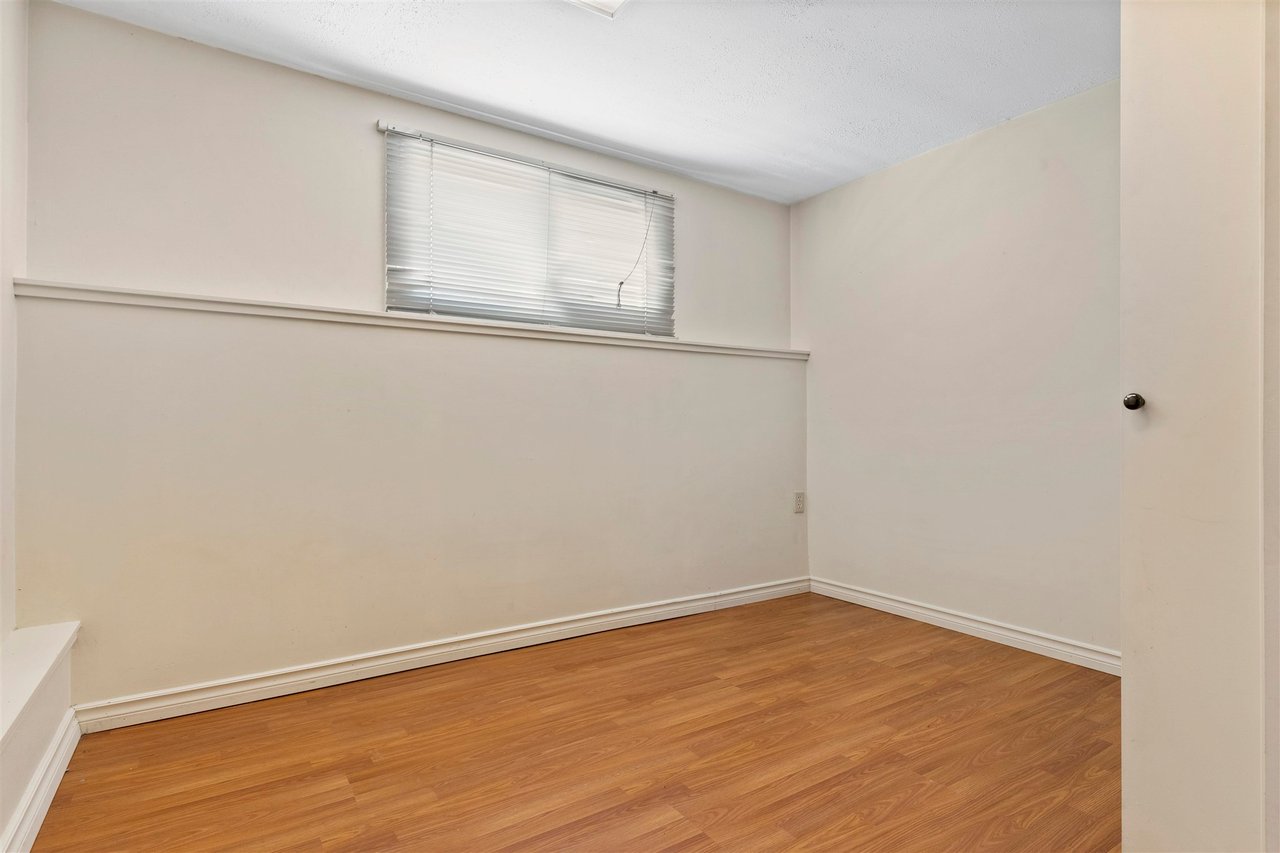982 E 28th Ave