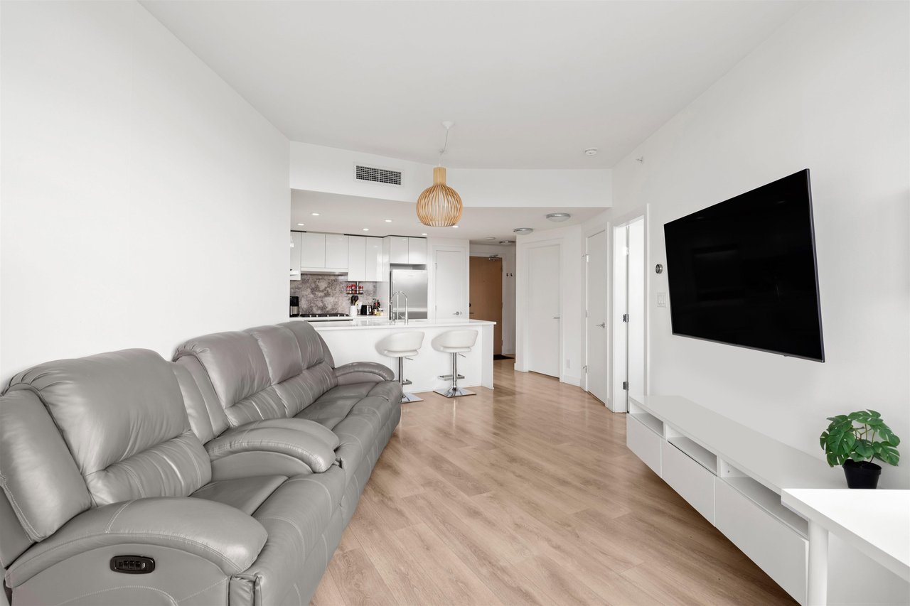812-3557 Sawmill Cres