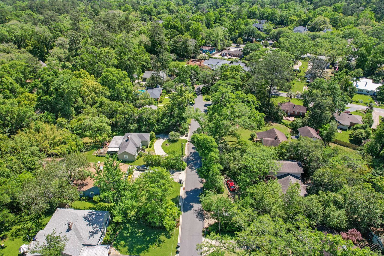  Another aerial view of the Glendale neighborhood, highlighting the residential layout and tree cover.