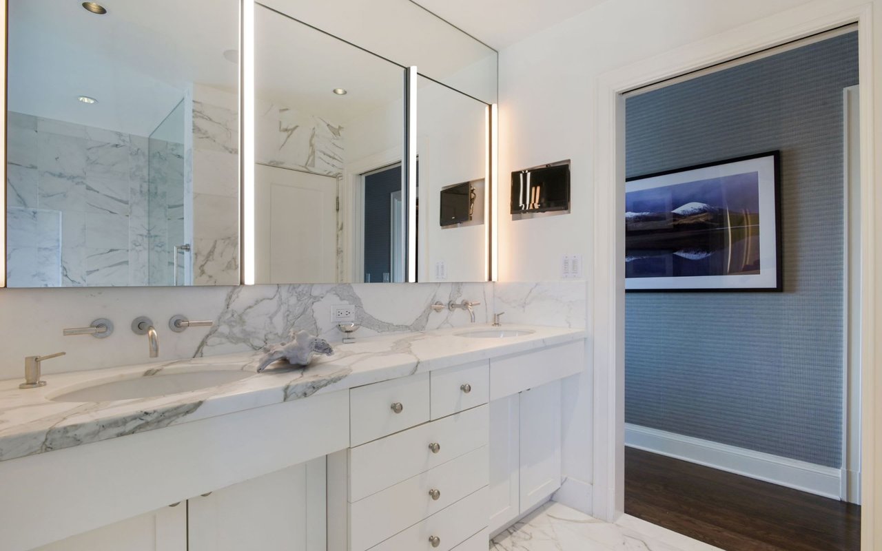  Prestigious Half Floor Apartment on Russian Hill