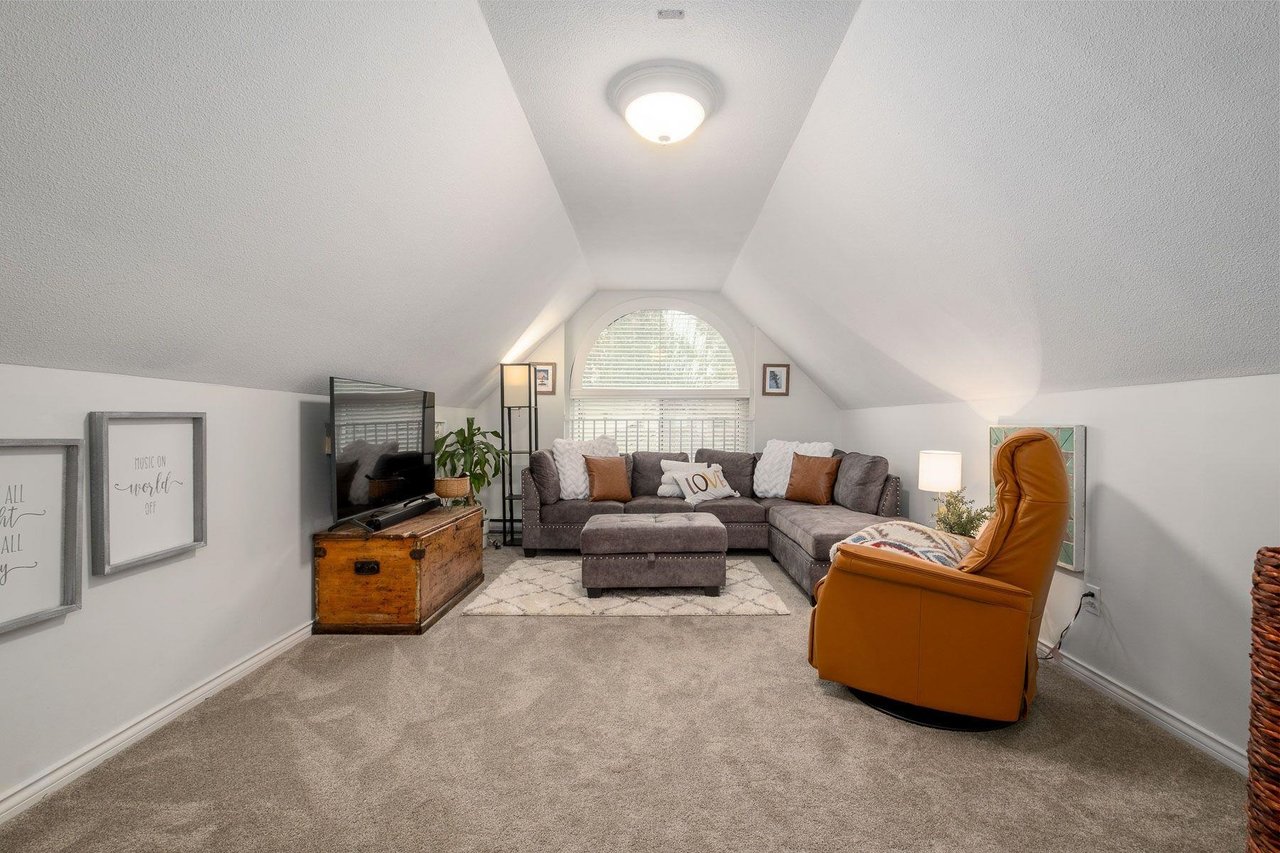 3329 Hockaday Pl