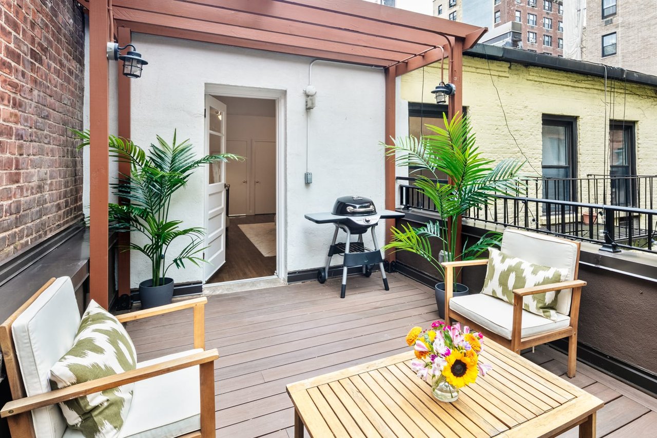 261 W 71st St, #9