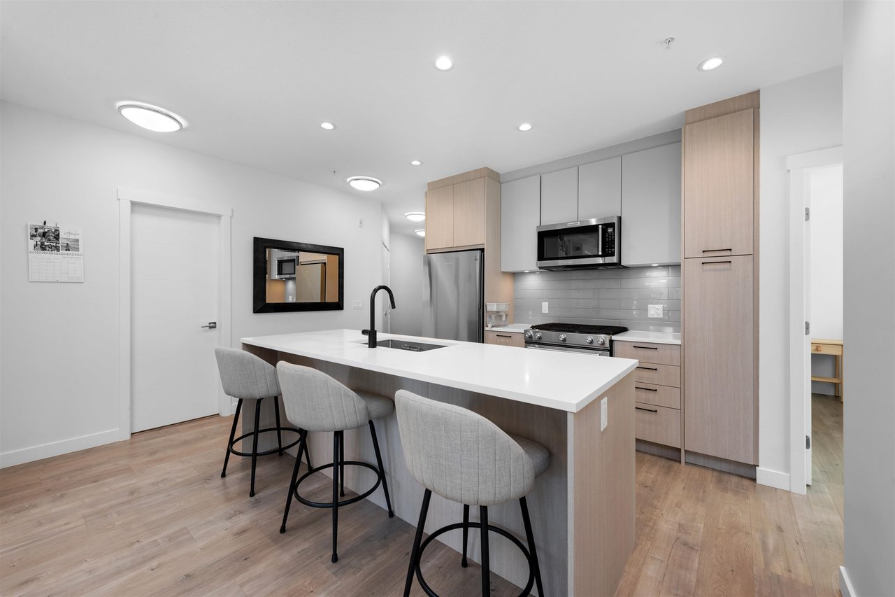 105-707 Como Lake Ave